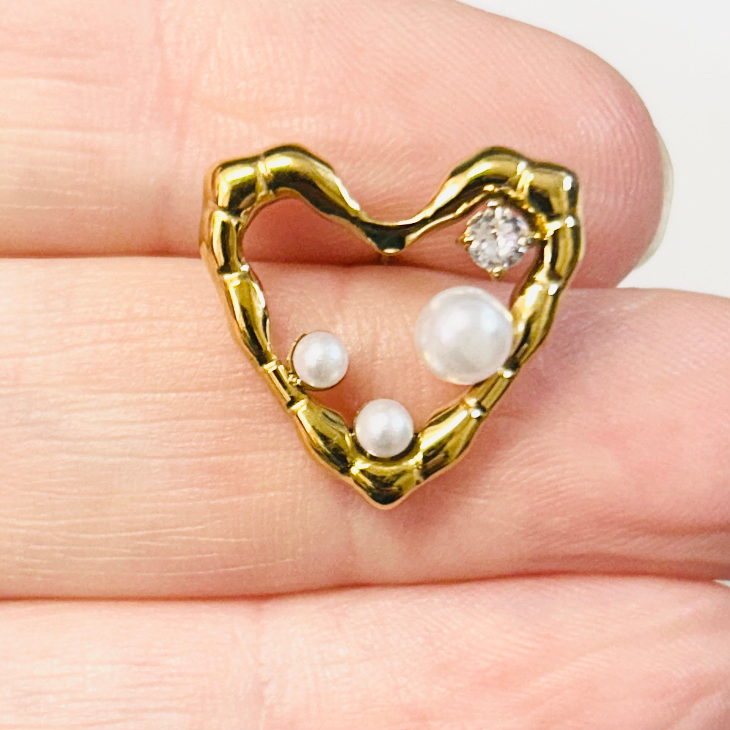 18kt Gold Plated Pearl Heart Earrings