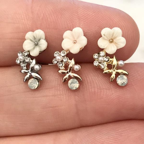 Flower Cluster Cartilage Bar 16G-My Body Piercing Jewellery
