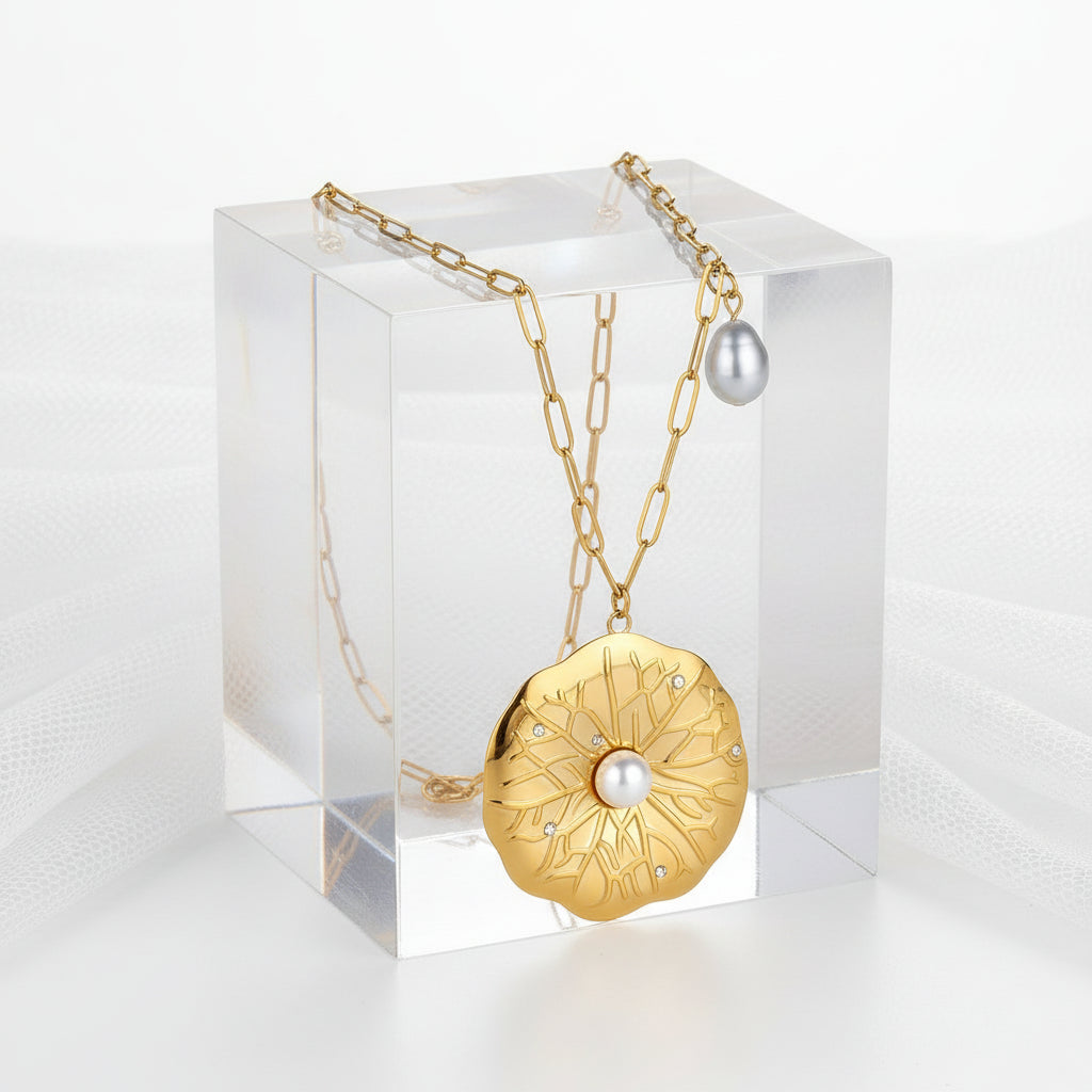 18kt Gold Plated Pearl Flower Necklace