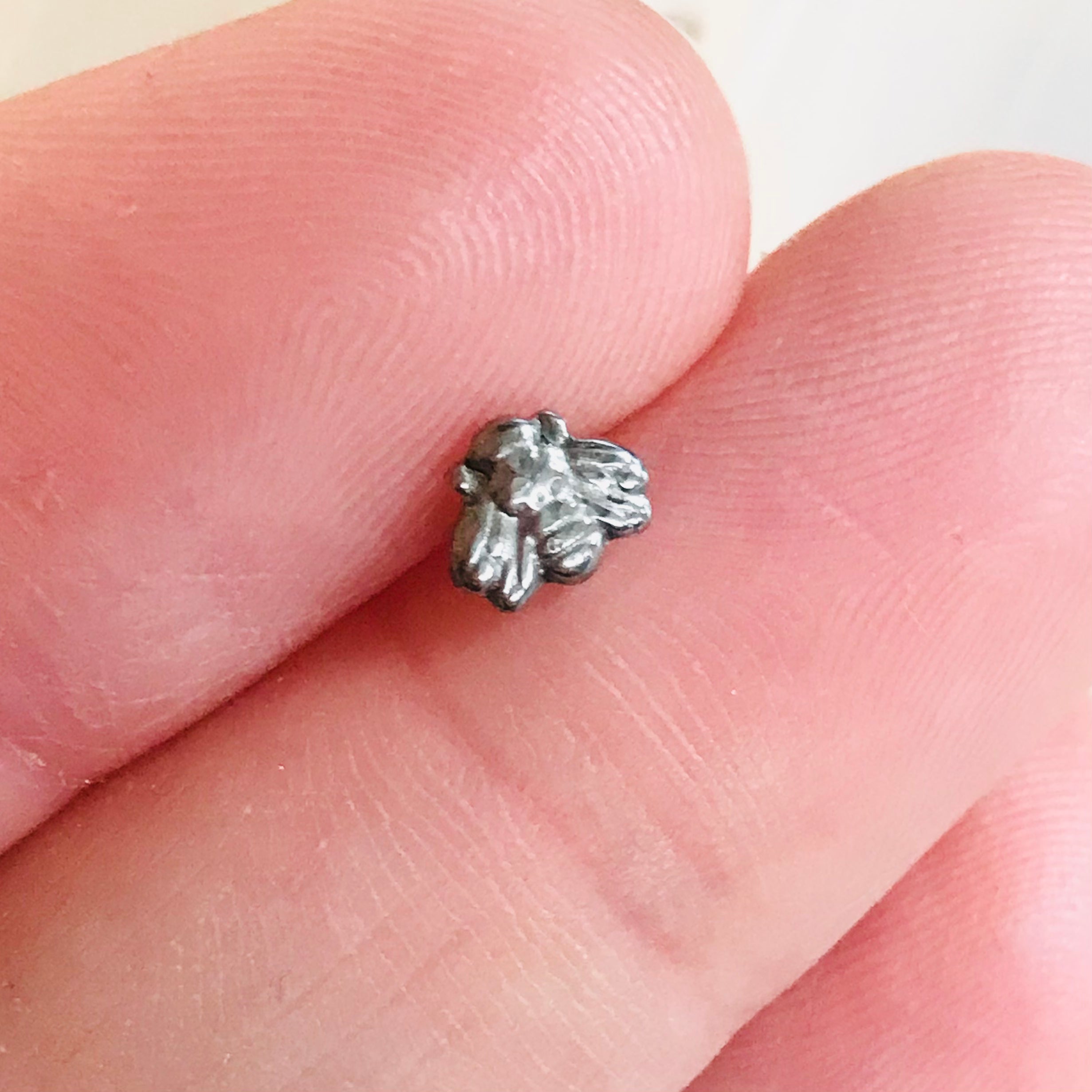 Body Jewelry - Titanium Threadless Bee End