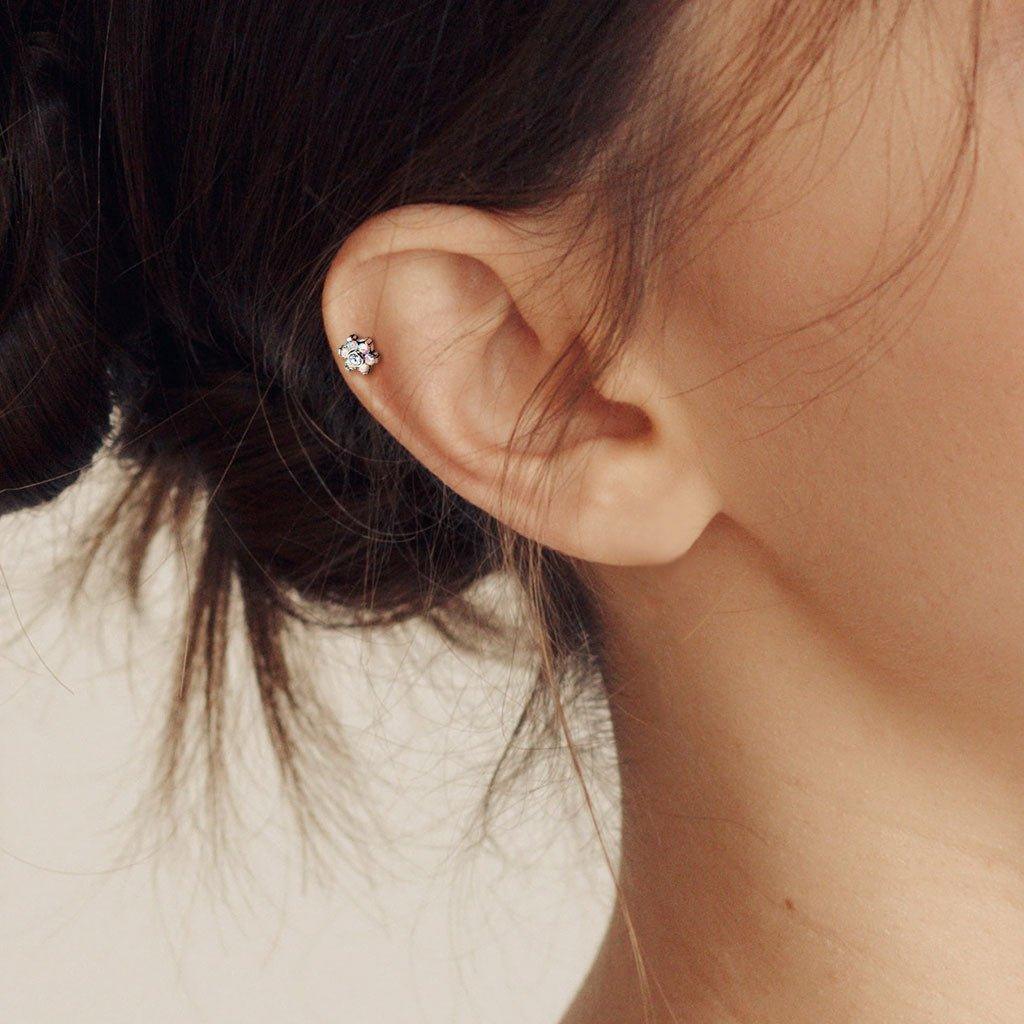 Body Jewelry - Titanium Gem Flower Labret 16G